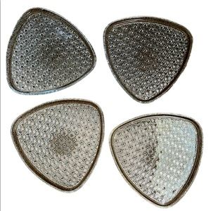Set of 4 Daisy / Button triangle snack trays